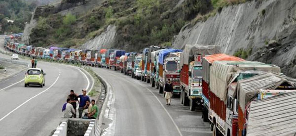 One-way traffic restored on Jammu-Srinagar highway