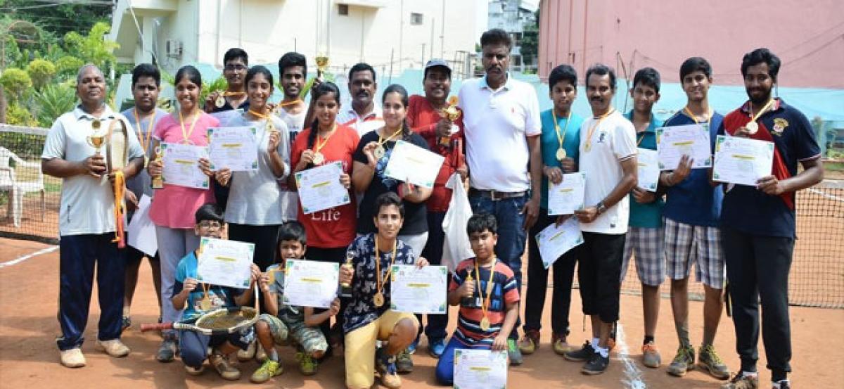 Lawn tennis coaching camp concludes