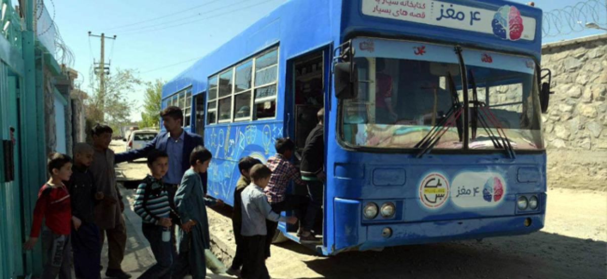 Kabul library bus drives Afghan children to read