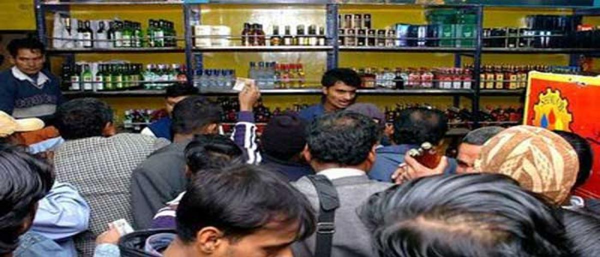 Biz men eye booze shops for profit kick