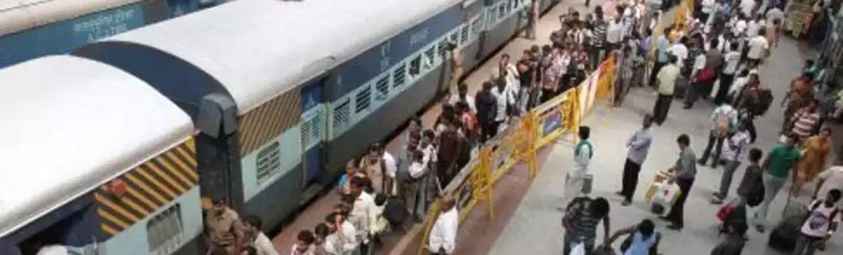 Gold worth of 23L looted in train 