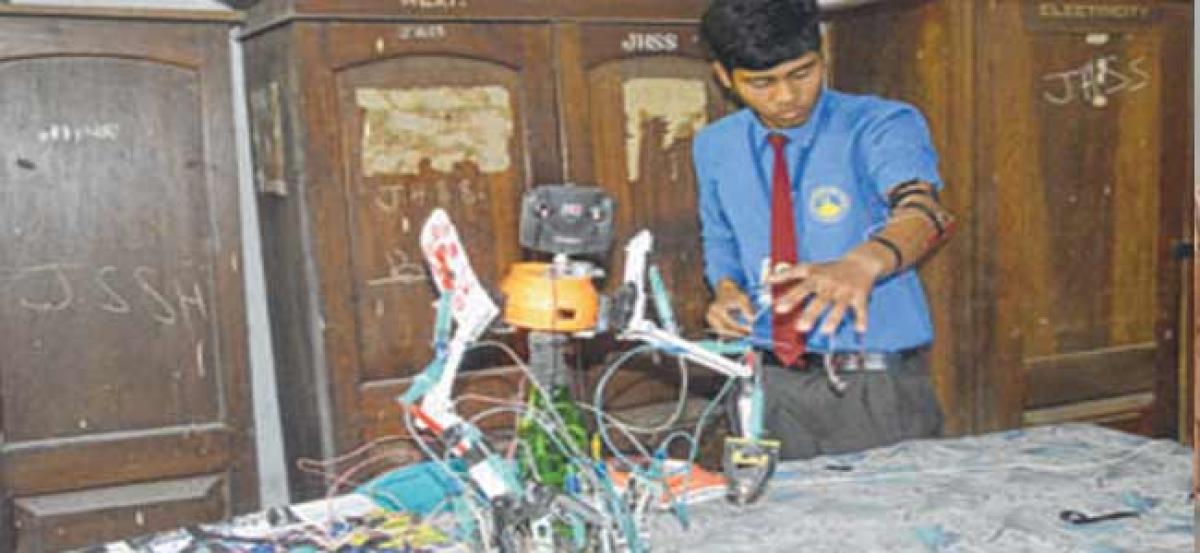 Manipuri student makes robot with discarded household items
