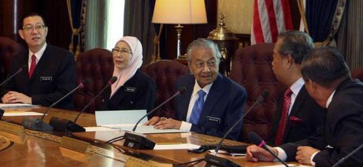 Malaysia PM Mahathir to review MH370 search contract