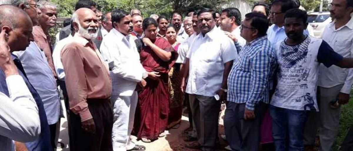 MLA inspects drainage problems