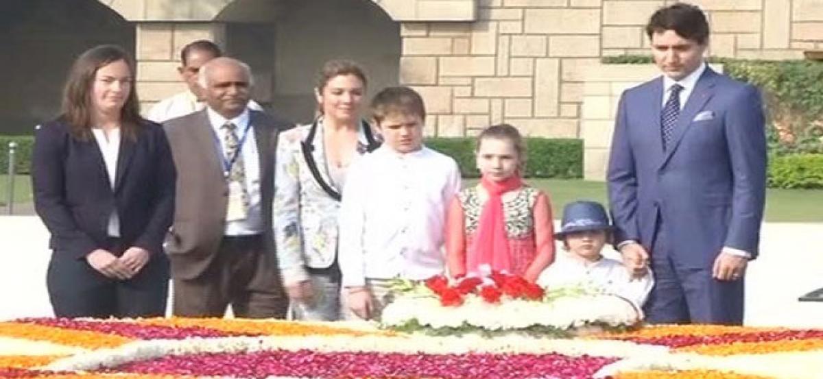 Trudeau pays tribute to Mahatma Gandhi at Rajghat