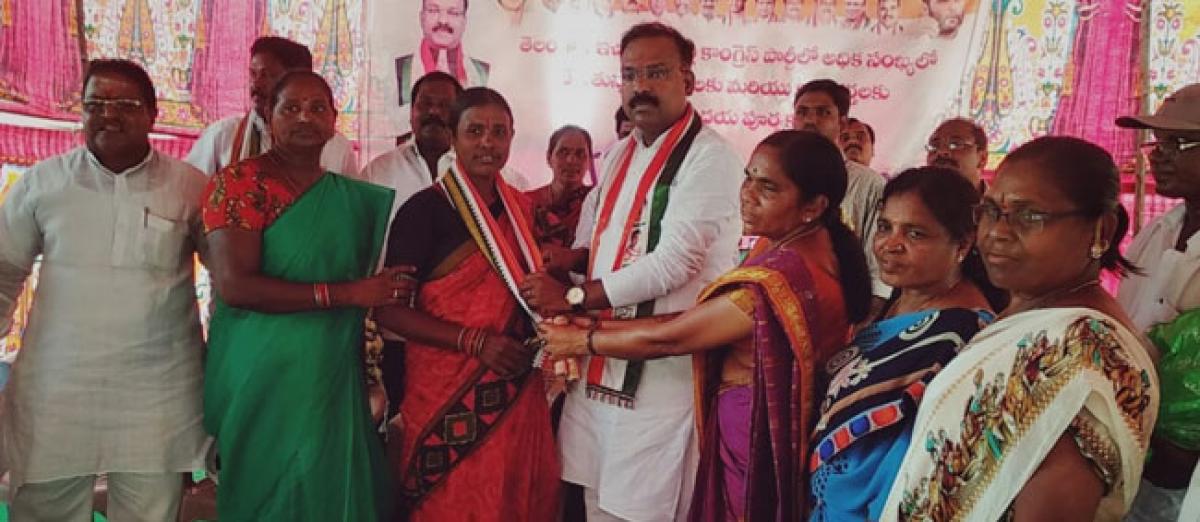 500 TRS activists join Congress