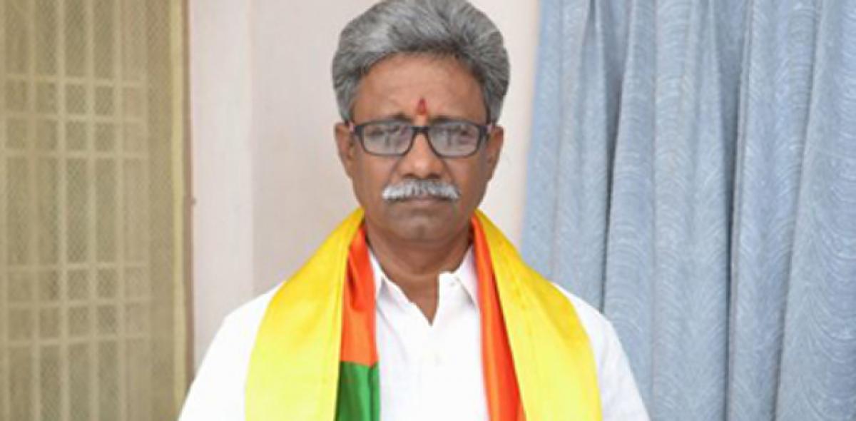 Minister offers prayers at Srisailam temple