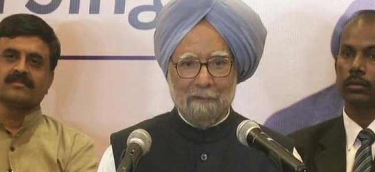 Manmohan Singh rubbishes claims of colluding with Pak to fix Gujarat polls