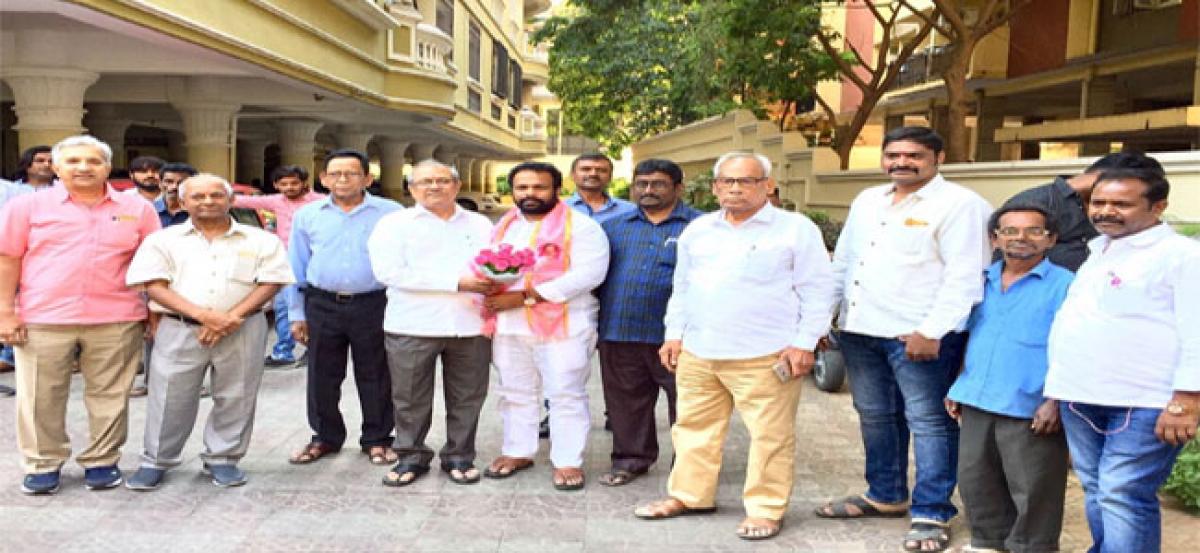 Manne Govardhan Reddy conducts Intintiki TRS