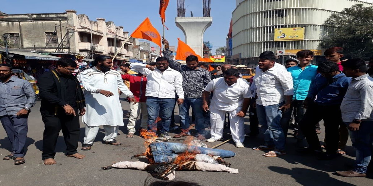 Kerala Chief Minister Pinarayi Vijayan effigy burnt