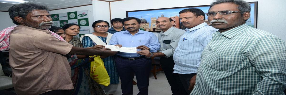 Rs 1 lakh aid handed over to kin of fire victim