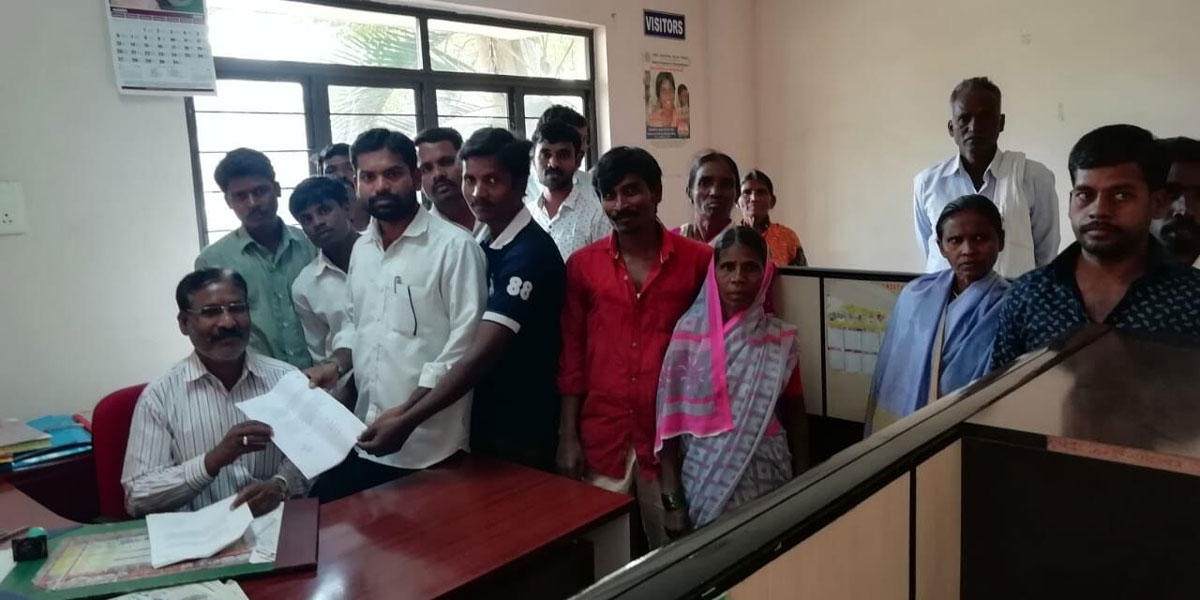 Villagers complain against field assistant at Sangareddy