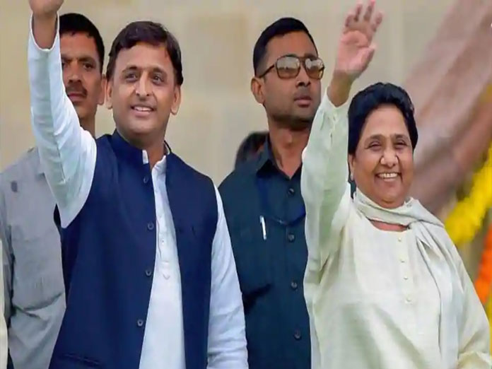 Mayawati dials Akhilesh, extends support amid reports that CBI may quiz him