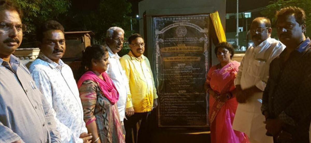 Mayor lays stone for Rs 70 lakh works