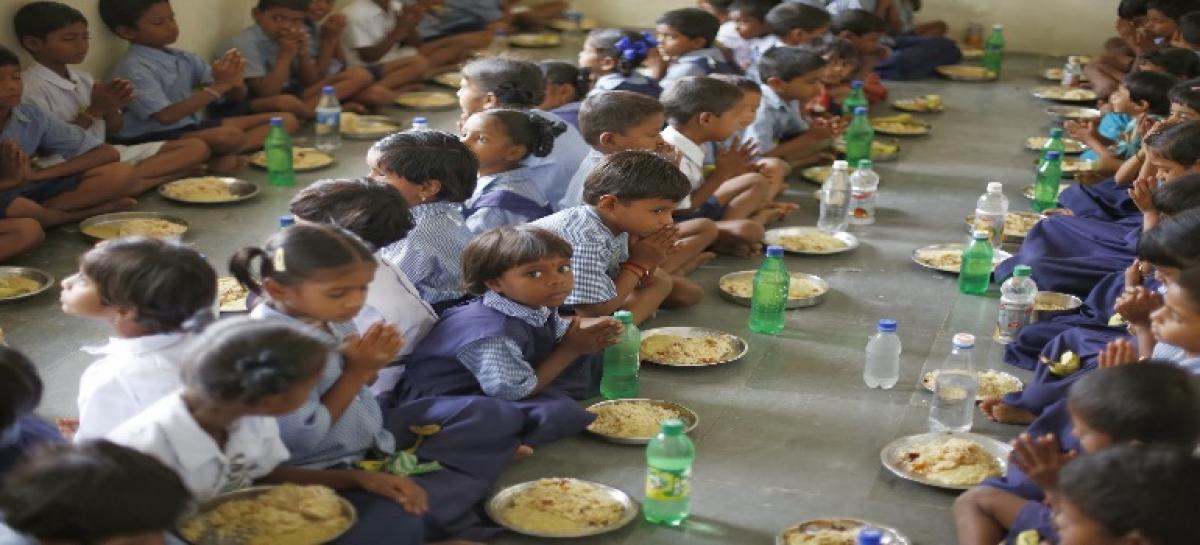 Midday meal programmed launched in Telangana, to cater more than 35000 children