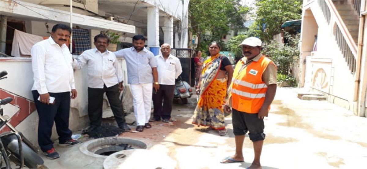 Corporator Golluri inspects manholes