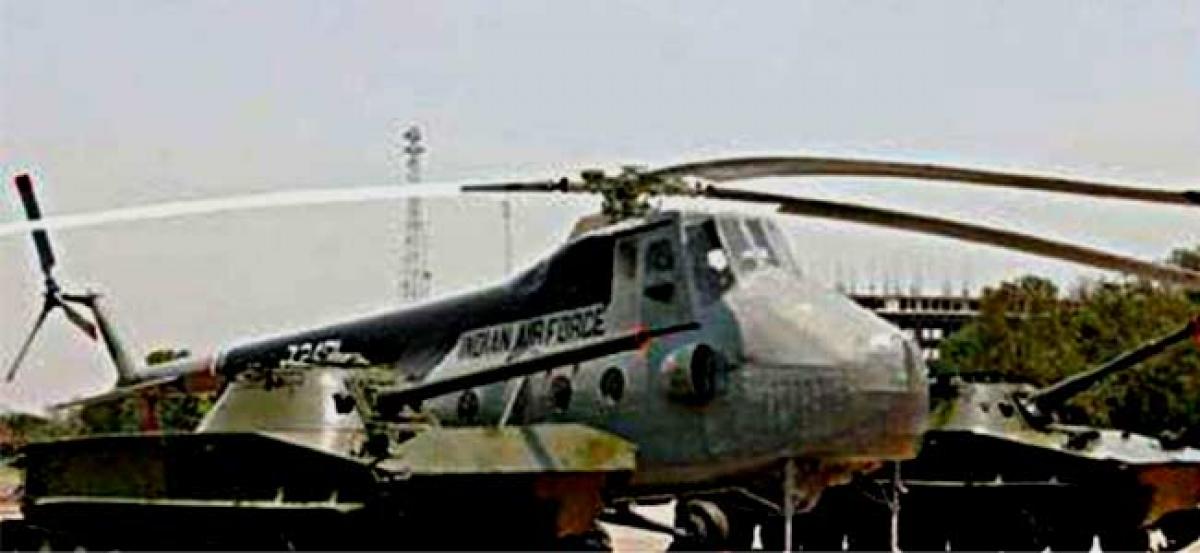 India hands over Mi-4 helicopter, two PT-76 tanks as part of 1971 Liberation War memorabilia