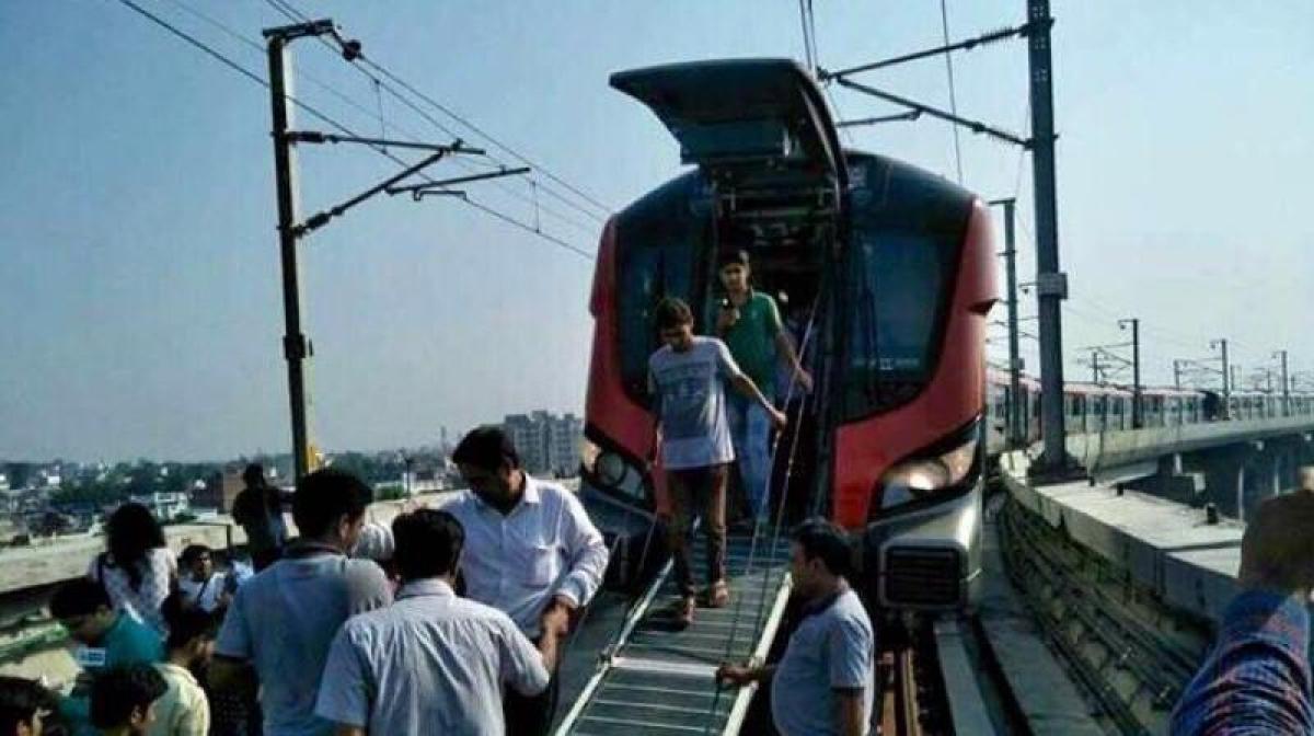 Hundreds stuck inside Lucknow Metro on maiden commercial run