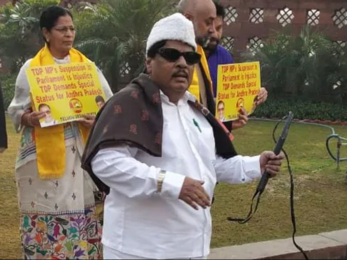 Andhra Lawmaker Dresses As MG Ramachandran To Demand Special Status