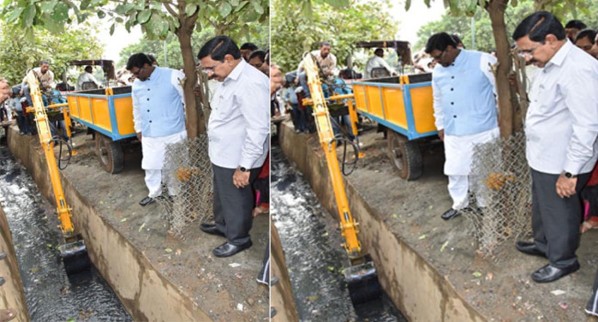 Garbage clearing equipment inspected