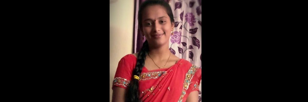 A 21-year-old girl went missing in Jagadgirigutta PS limits