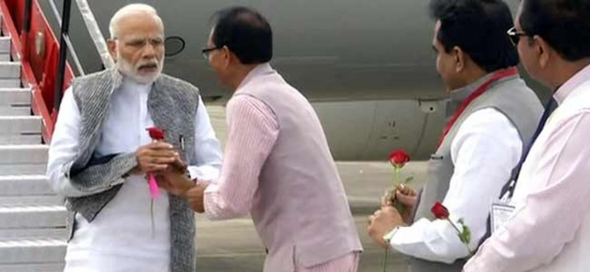 PM Modi reaches Indore to attend Ashara Mubaraka