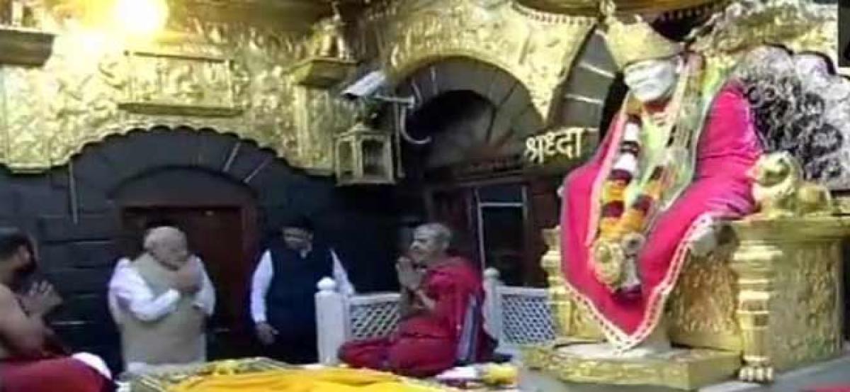 PM Modi visits Shirdi temple, hands over keys to PMAY-G beneficiaries