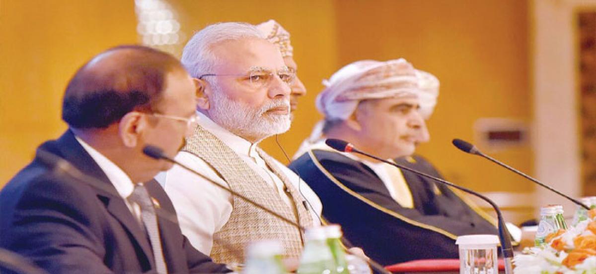 PM woos investors at Oman biz meet