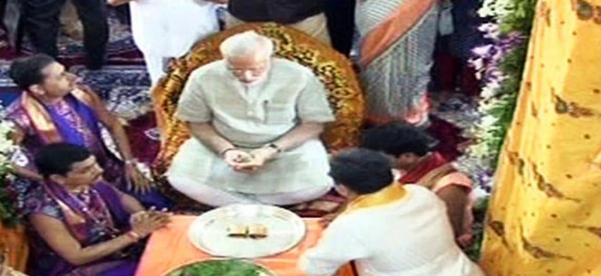 PM Modi arrives in Dwarka, attends special puja at Dwarikadheesh Temple