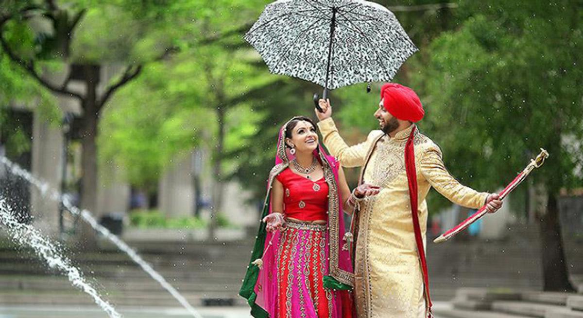 Tips to beat monsoon wedding blues