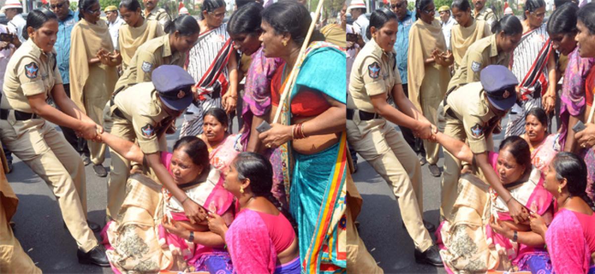 Left parties stage protest demanding Special Status