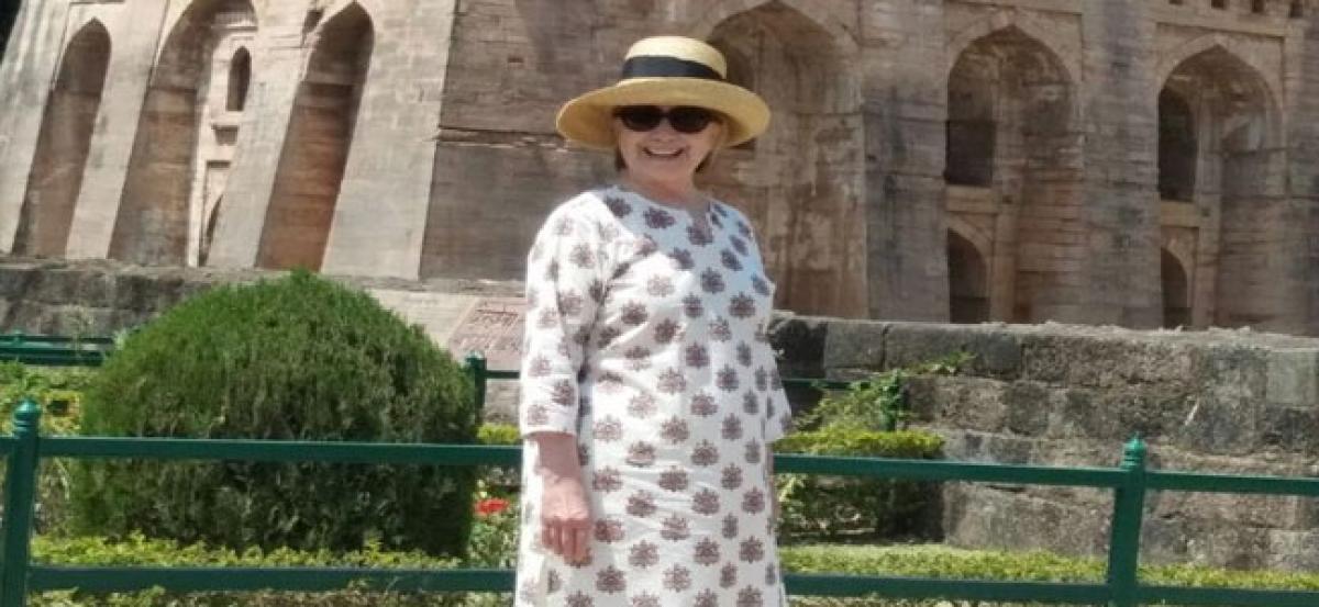 Hillary Clintons MP trip begins: Starts off by visiting Jahaz Mahal