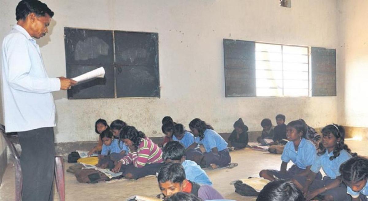 2-734-mandal-parishad-primary-schools-to-start-em-classes