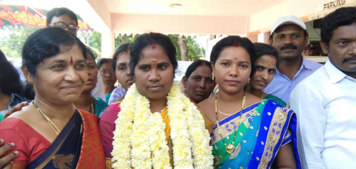 Swaroopa unanimously elected as Bellampally civic chief