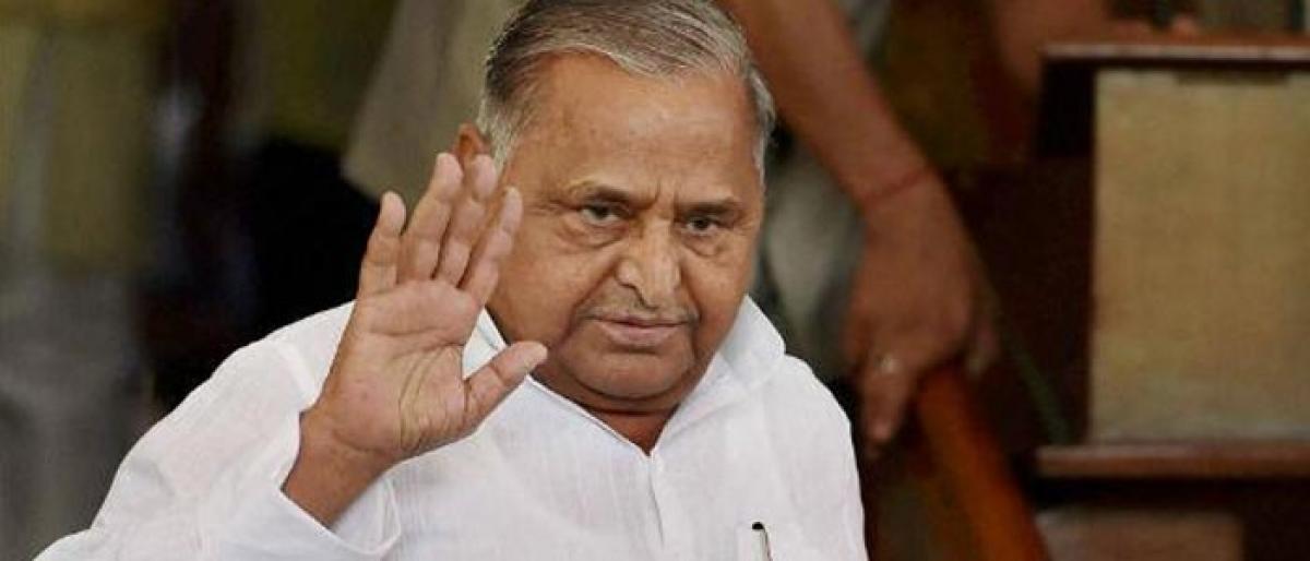Mulayam Singh rules out forming new party for now