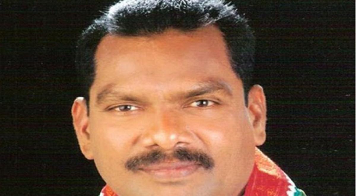 Former MLA from Gajwel Narsa Reddy suspended from TRS, likely to join Congress