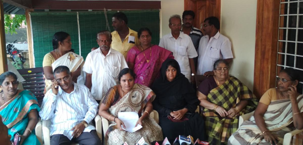 Narsapur civic chief, 16 councillors resign