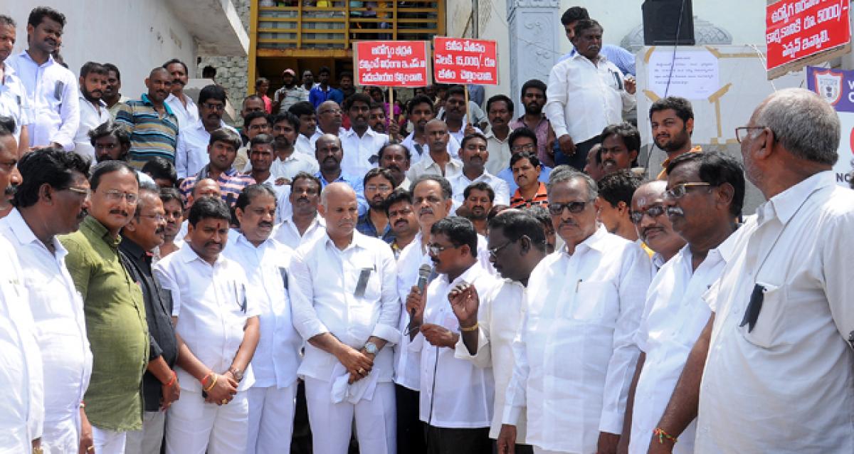 Nayi Brahmins stage protest at Durga temple