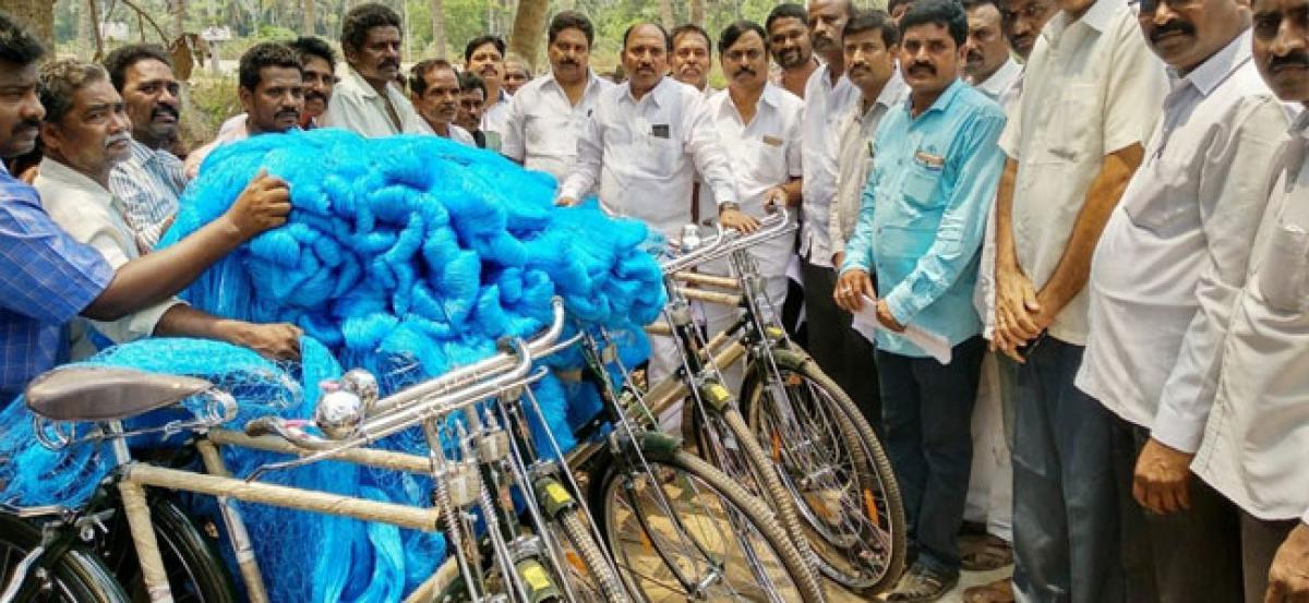 Fishermen get nets, bicycles on subsidy