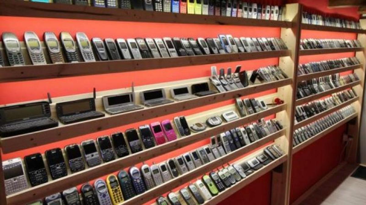 No smartphones! Vintage mobile phone museum opens in Slovakia