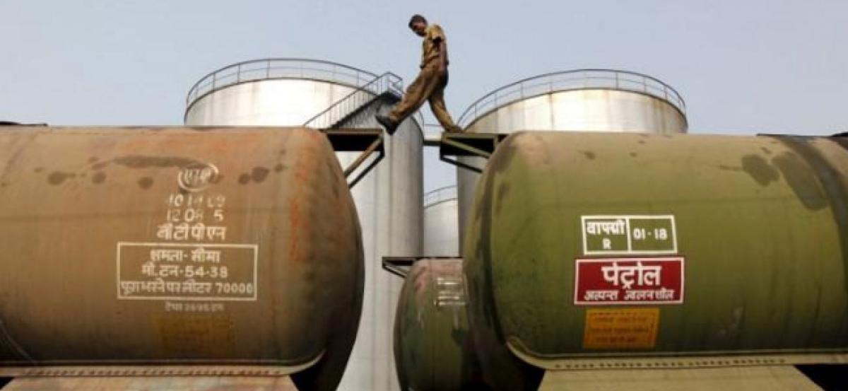 India to hold top spot for economic growth but oil poses risk: Reuters poll