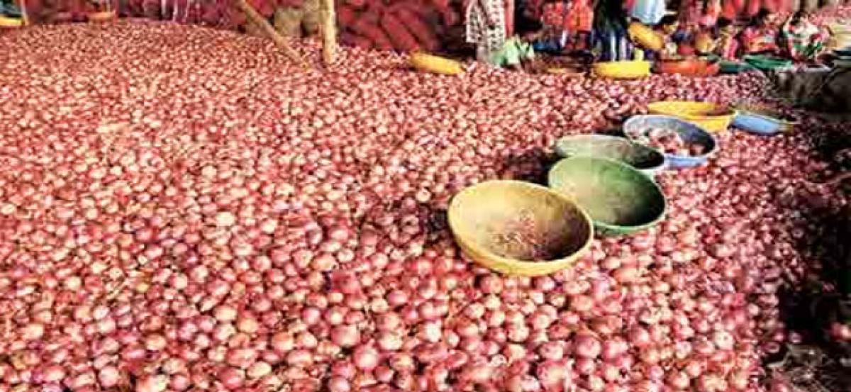 Onion farmers in a tizzy as prices crash