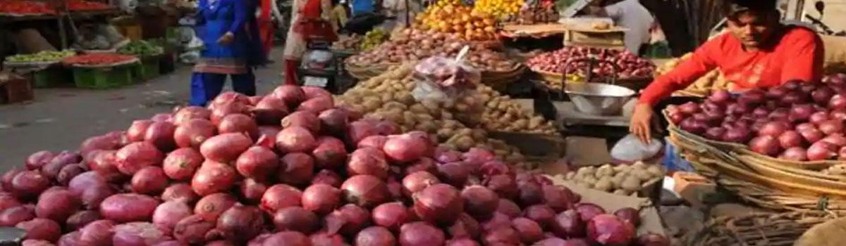 Maharashtra farmer makes profit of Rs 6 on 2,657 kg onions, sends it to CM Fadnavis