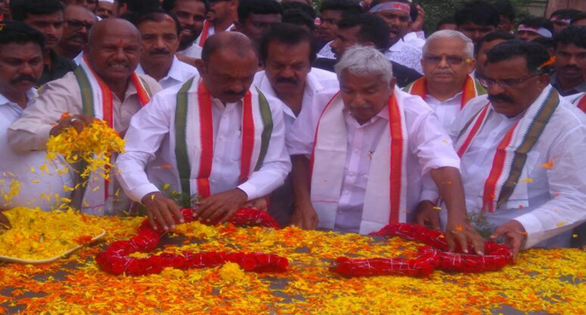 Congress only hope to address AP issues: Oommen Chandy