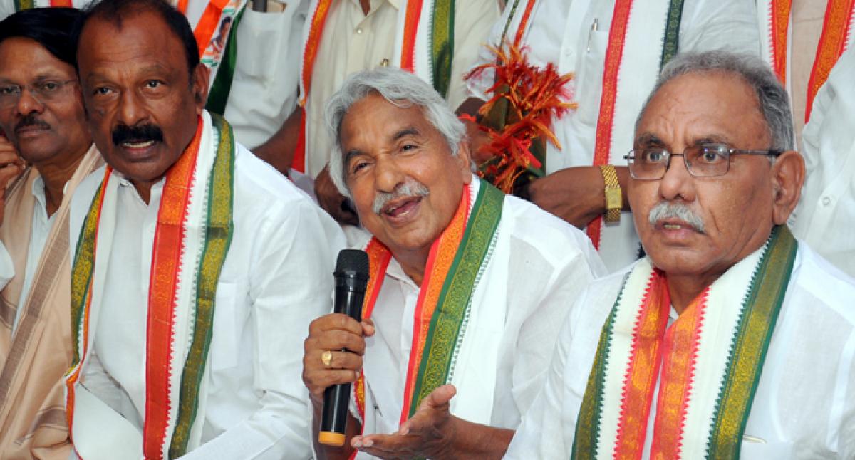 Congress will give Special Category Status to AP: Oommen Chandy