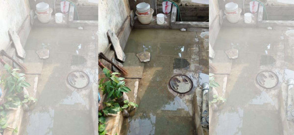 Overflowing drainage raise stink in Laxma Reddy’s constituency