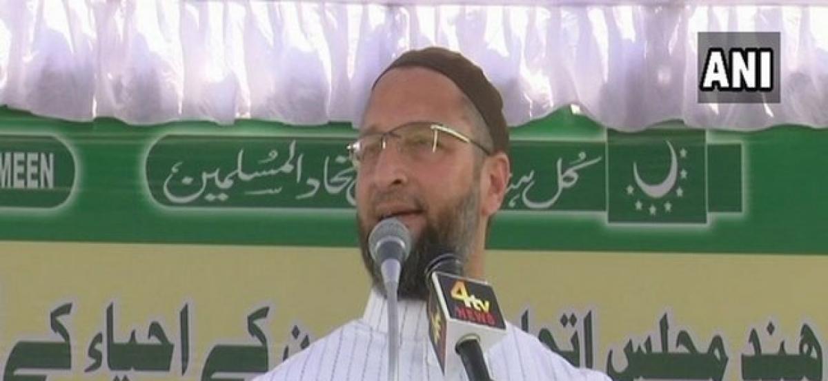 Owaisi urges party workers to uproot BJP, Cong from Telangana