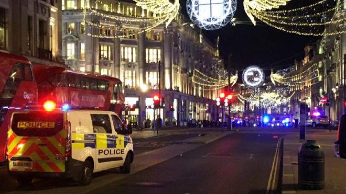 Londons Oxford Circus station evacuated, armed police at scene