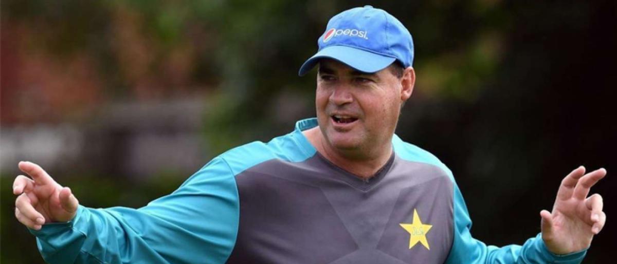 Pakistan coach Mickey Arthur demands apology from Cricket Committee chief Mohsin Khan
