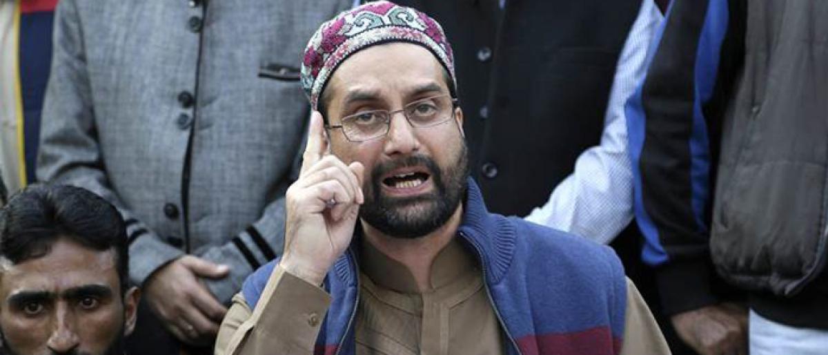 Kashmiri separatist leader Mirwaiz Umer defies house arrest, shifted to police station